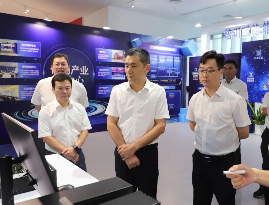 自治区人民政府副秘书长，自治区大数据发展局党组书记、局长赵志刚一行调研数字广西集团